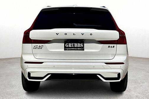 2023 Volvo XC60 B6 Ultimate Dark Theme