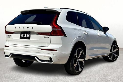 2023 Volvo XC60 B6 Ultimate Dark Theme