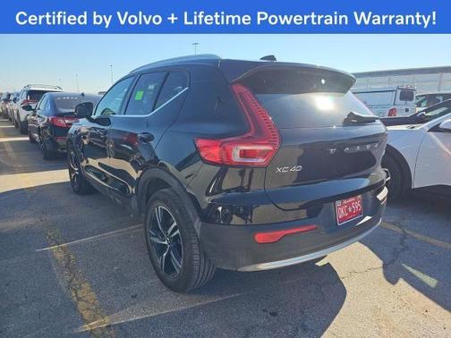 2025 Volvo XC40 B5 Core Bright Theme
