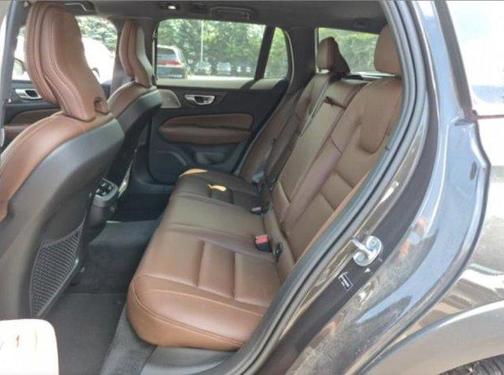 2024 Volvo V60 Cross Country B5 Ultimate