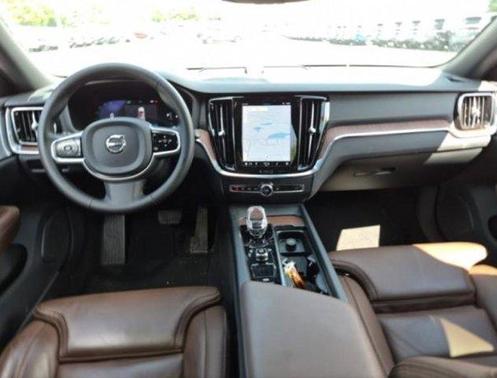 2024 Volvo V60 Cross Country B5 Ultimate