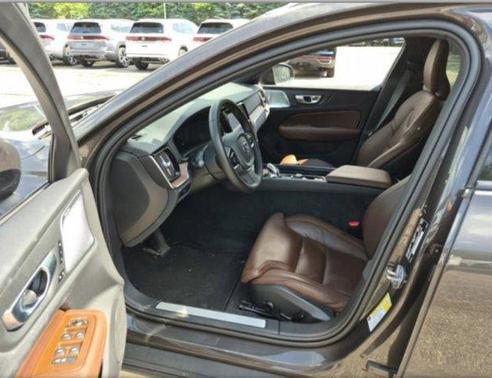 2024 Volvo V60 Cross Country B5 Ultimate