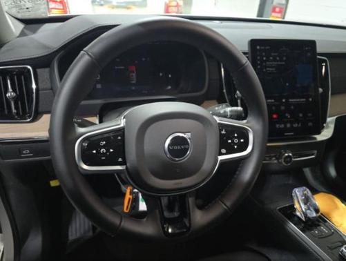 2025 Volvo XC90 B6 Plus 7-Seater