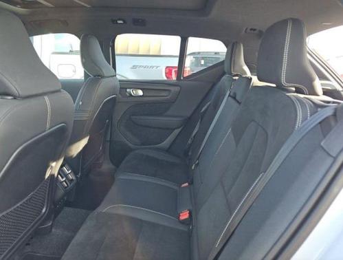 2025 Volvo XC40 B5 Plus Dark Theme