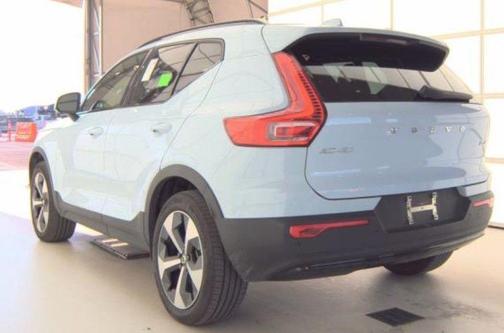 2025 Volvo XC40 B5 Plus Dark Theme