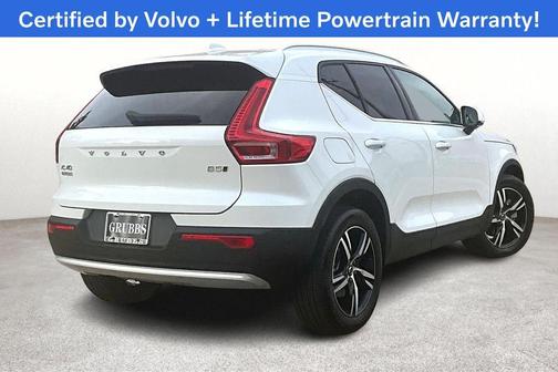 2025 Volvo XC40 B5 Core Bright Theme