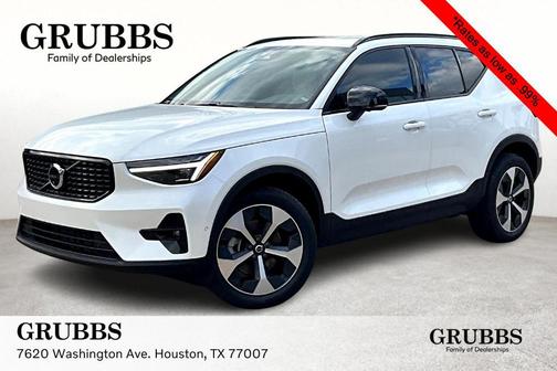2025 Volvo XC40 B5 Plus Dark Theme