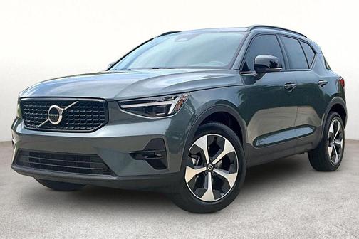 Forest Green 2026 Volvo XC40 B5 Plus