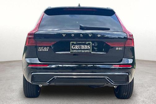 Onyx Black Metallic 2026 Volvo XC60 B5 Plus