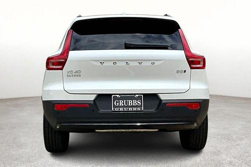 2026 Volvo XC40 B5 Plus