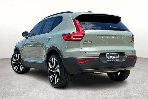 2025 Volvo XC40 B5 Plus Dark Theme