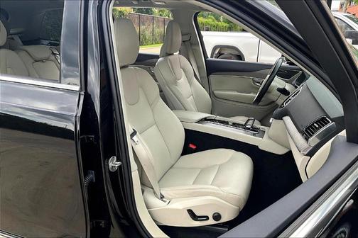 2024 Volvo XC90 Recharge Plug-In Hybrid T8 Plus Bright Theme 7-Seater