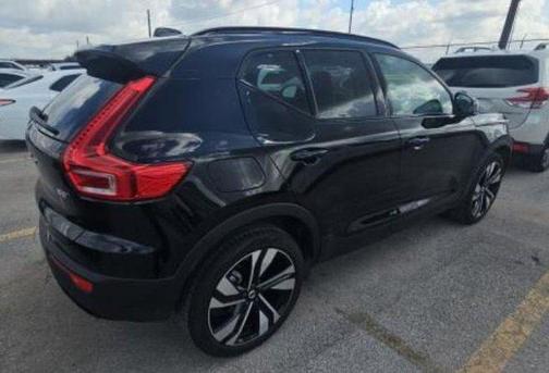 2025 Volvo XC40 B5 Plus Dark Theme