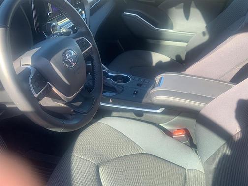 2023 Toyota Highlander LE