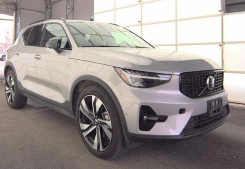 2025 Volvo XC40 B5 Plus Dark Theme