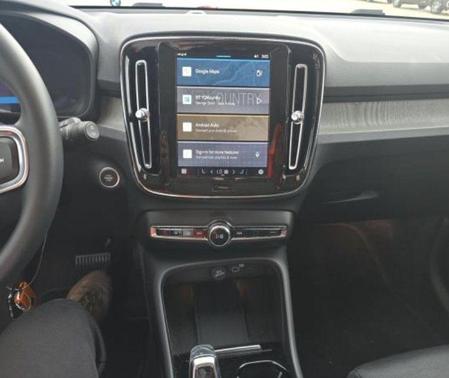 2025 Volvo XC40 B5 Plus Dark Theme