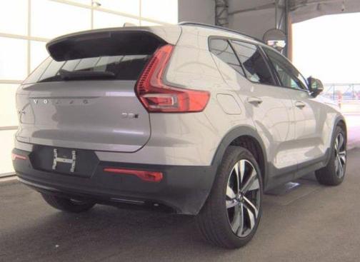 2025 Volvo XC40 B5 Plus Dark Theme