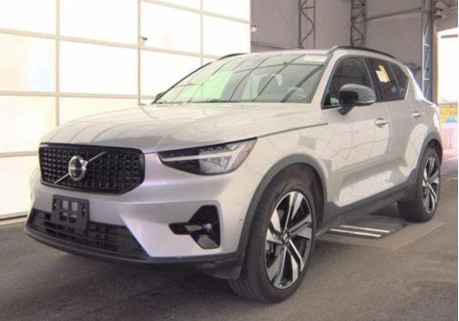2025 Volvo XC40 B5 Plus Dark Theme