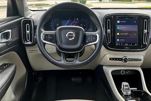 2024 Volvo XC40 B5 Plus Dark Theme
