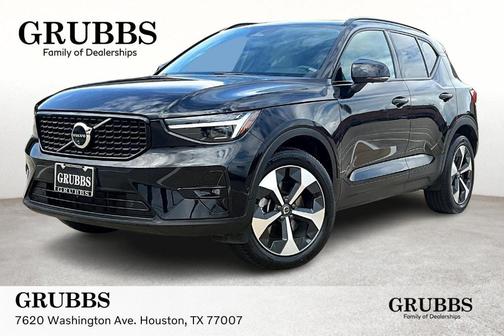 2024 Volvo XC40 B5 Plus Dark Theme