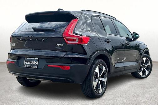 2024 Volvo XC40 B5 Plus Dark Theme