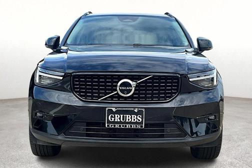 2024 Volvo XC40 B5 Plus Dark Theme