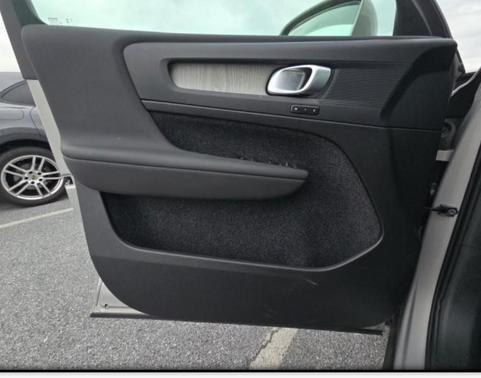 2025 Volvo XC40 B5 Core Bright Theme