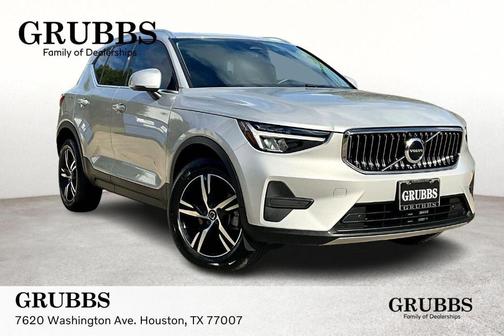 2025 Volvo XC40 B5 Core Bright Theme