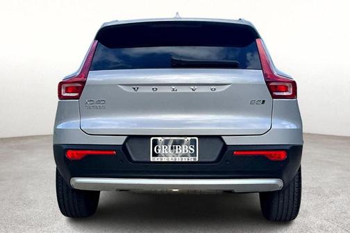 2025 Volvo XC40 B5 Core Bright Theme