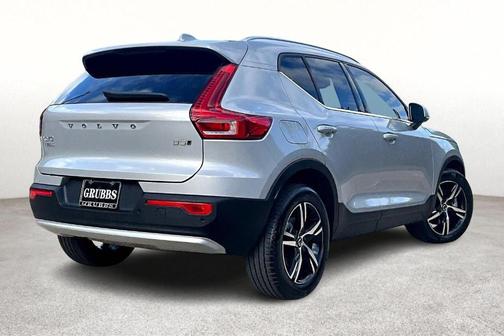 2025 Volvo XC40 B5 Core Bright Theme