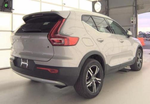 2025 Volvo XC40 B5 Core Bright Theme