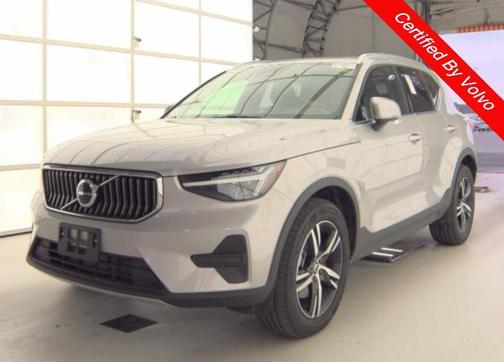 2025 Volvo XC40 B5 Core Bright Theme
