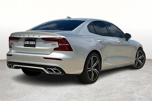 2022 Volvo S60 R-DESIGN