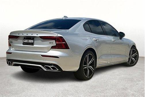 2022 Volvo S60 R-DESIGN