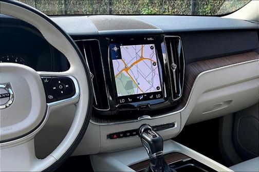 2021 Volvo XC60 T5 Momentum