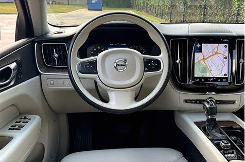 2021 Volvo XC60 T5 Momentum