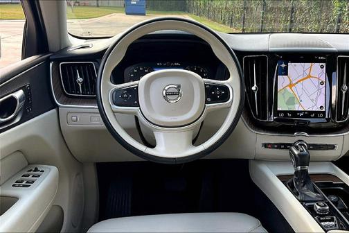 2021 Volvo XC60 T5 Momentum