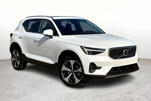 2025 Volvo XC40 B5 Plus Bright Theme