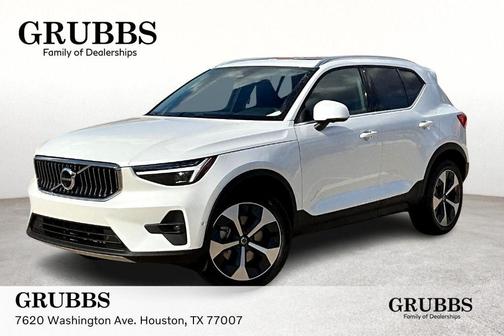 2025 Volvo XC40 B5 Plus Bright Theme