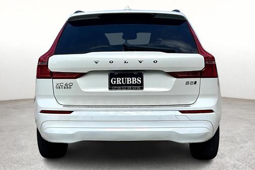 2022 Volvo XC60 B5 Momentum