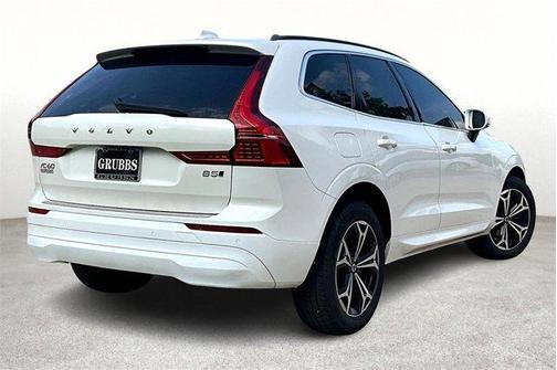 2022 Volvo XC60 B5 Momentum
