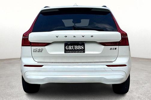 2022 Volvo XC60 B5 Momentum