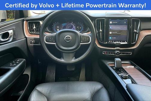 2022 Volvo XC60 B5 Momentum