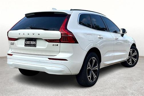 2022 Volvo XC60 B5 Momentum