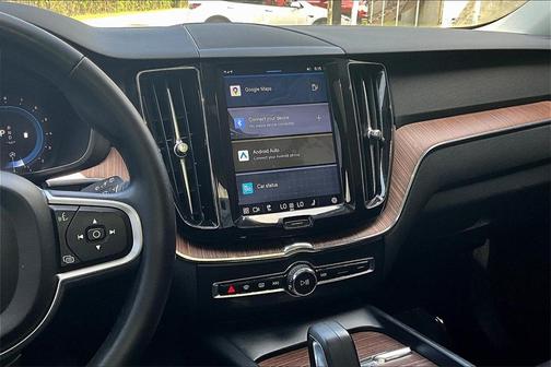 2022 Volvo XC60 B5 Momentum
