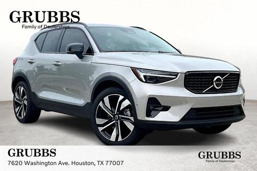 2025 Volvo XC40 B5 Ultra Dark Theme