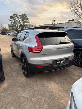 2025 Volvo XC40 B5 Ultra Dark Theme