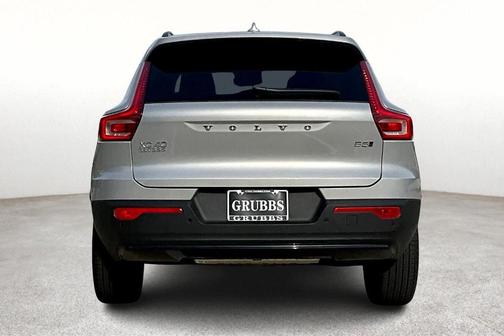 2025 Volvo XC40 B5 Ultra Dark Theme