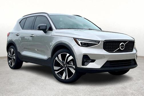 2025 Volvo XC40 B5 Ultra Dark Theme