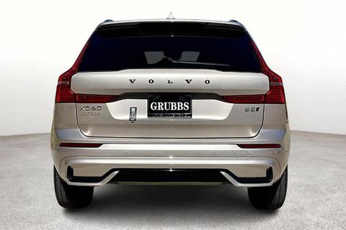 2025 Volvo XC60 B5 Core